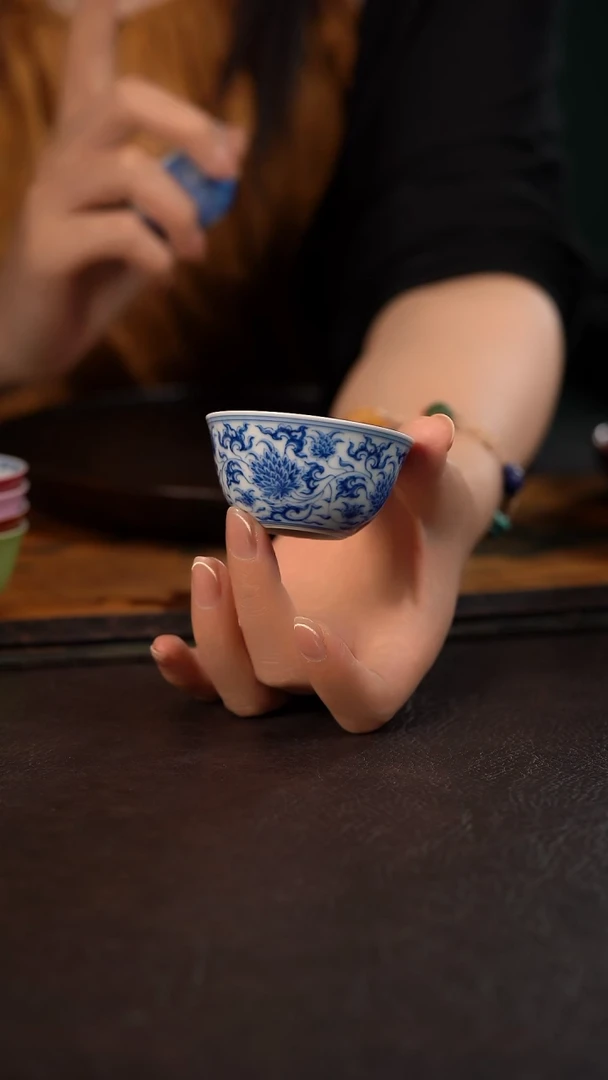 聚澜堂缠枝菊小鸡缸杯