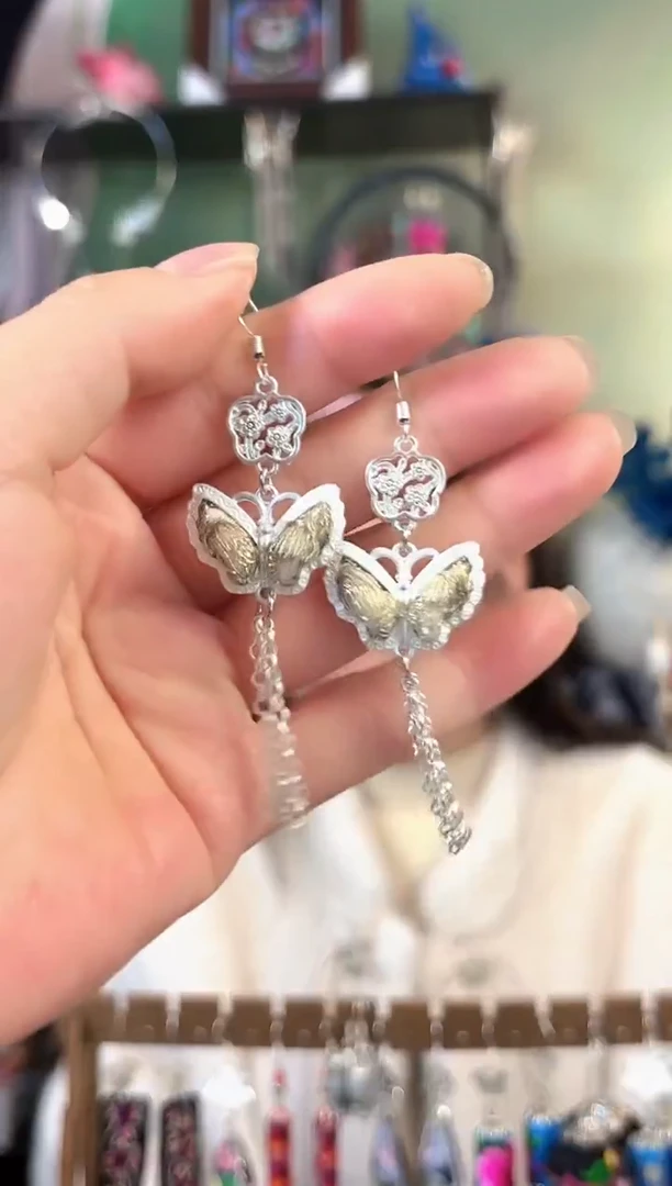 彩云南阁非遗老绣饰品163