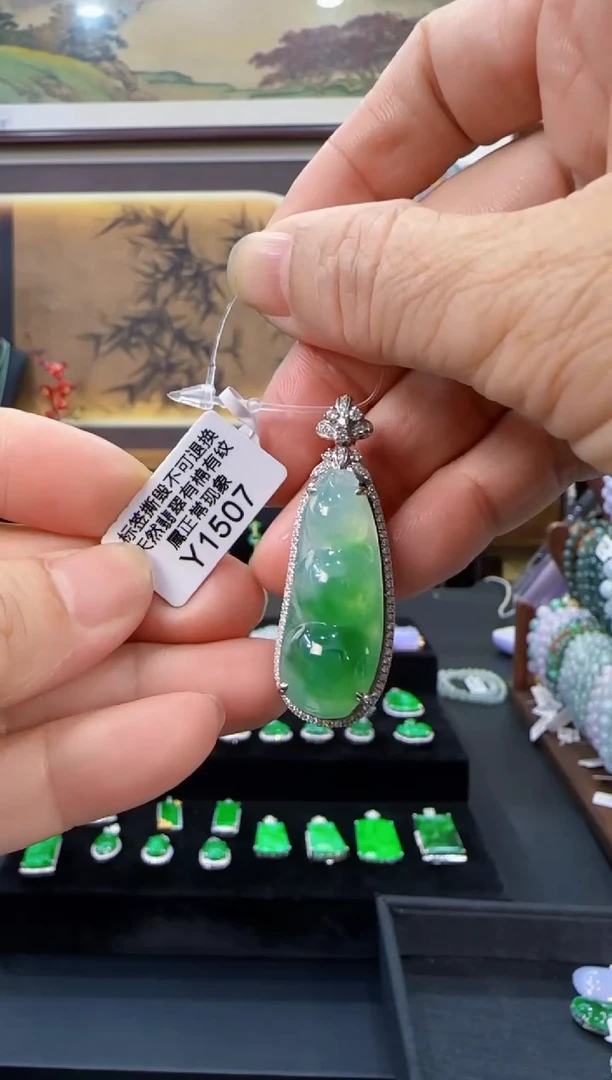 颈饰18K金镶嵌翡翠Y1507豆