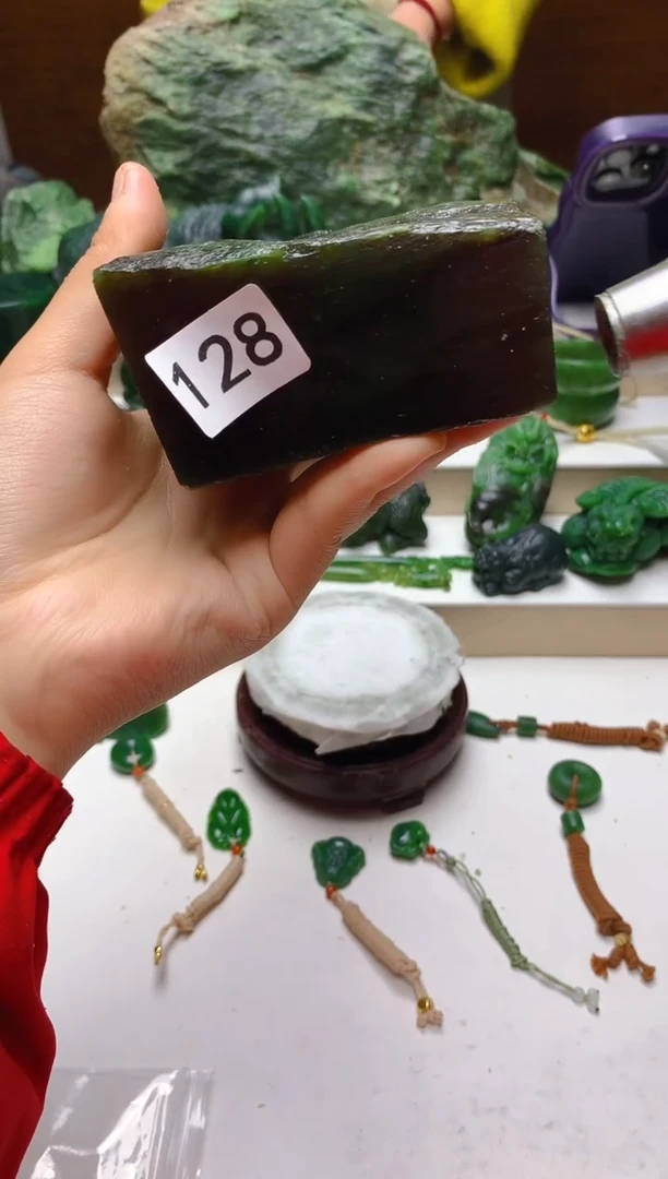 未镶嵌和田玉（碧玉）珠宝半成品4