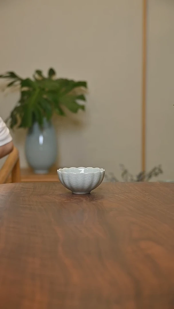 菊瓣杯 粉青釉 微瑕 朱家汝窑款