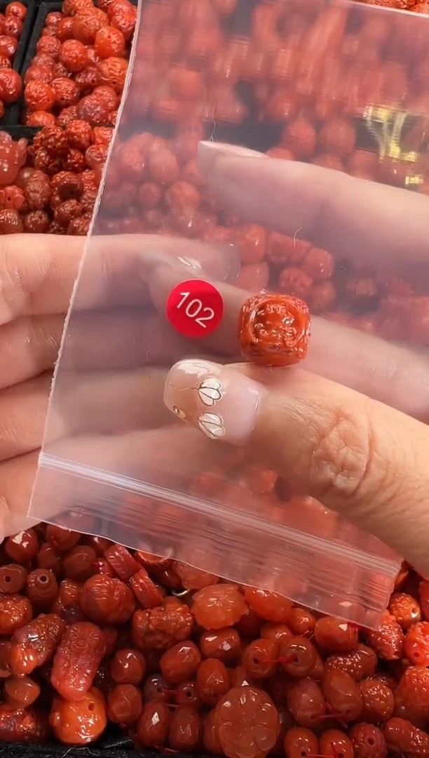 颈饰未镶嵌南红玛瑙1