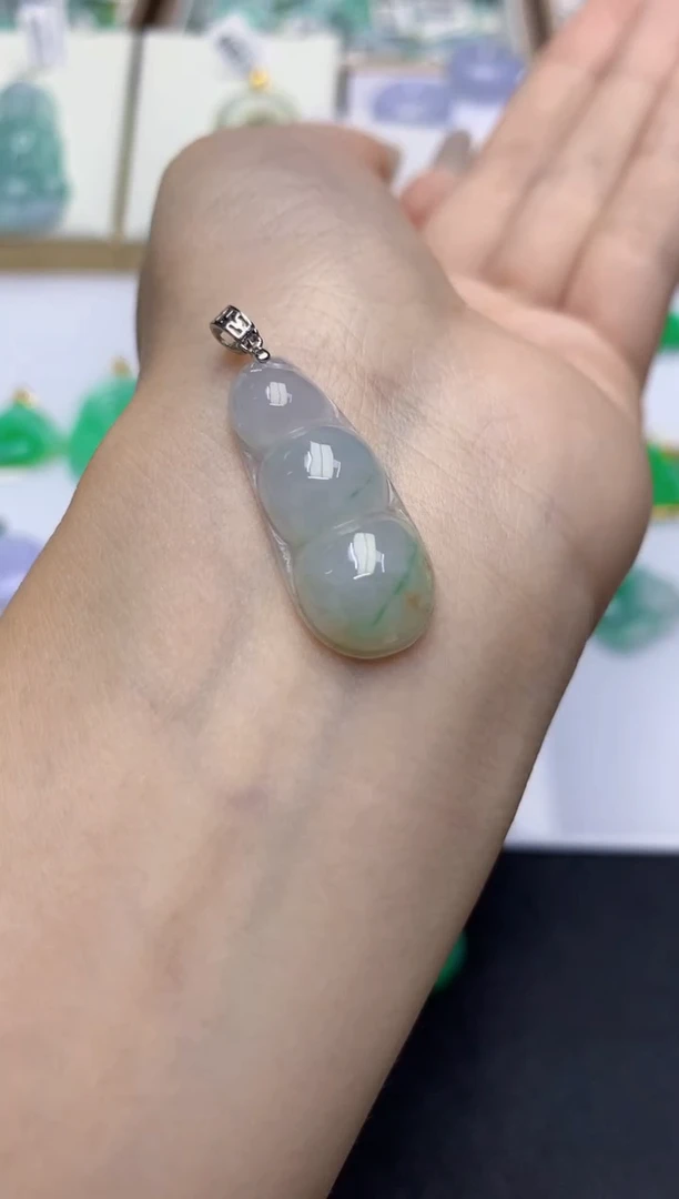 翡翠未镶嵌颈饰天然缅甸A货翡翠