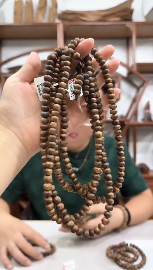 沉香手串尖峰岭 黄金油树丁随形多圈  多样性发一