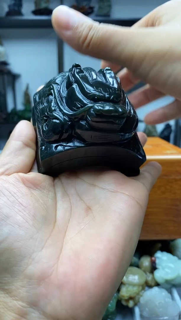 未镶嵌和田玉摆件1