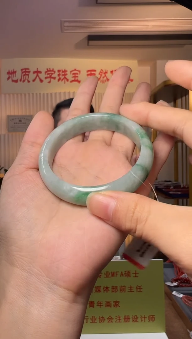 【闪购商品】翡翠手镯未镶嵌缅甸A货翡翠飘花手镯