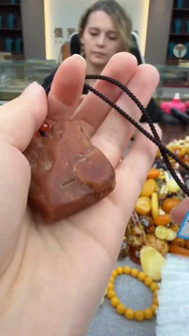 琥珀颈饰未镶嵌34秒拍号 假一罚三