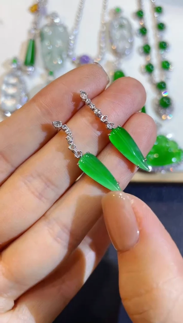 颈饰18K金镶嵌翡翠团购6