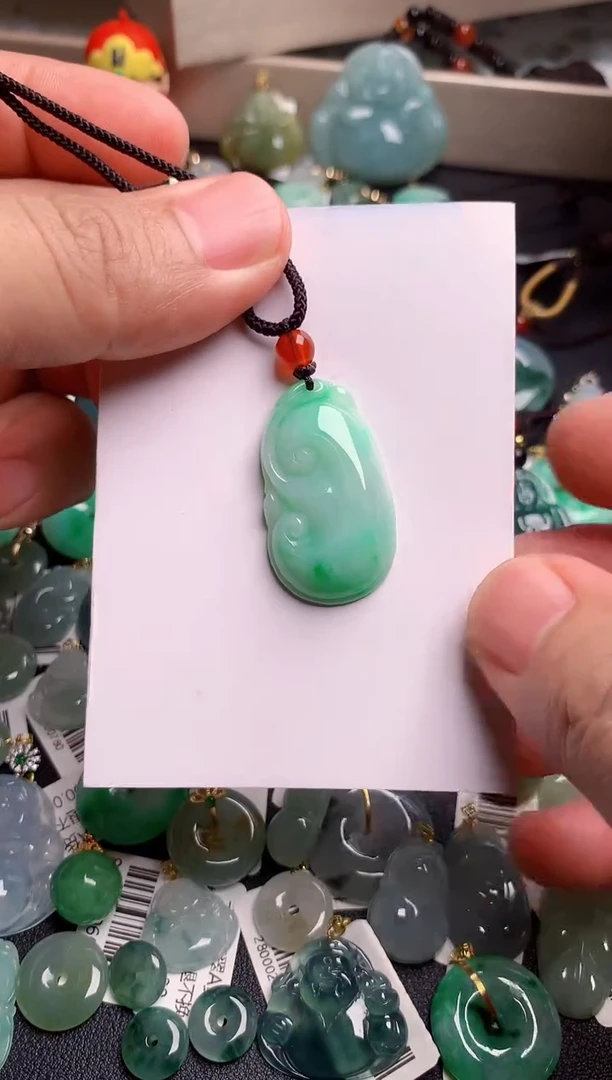 翡翠未镶嵌颈饰1