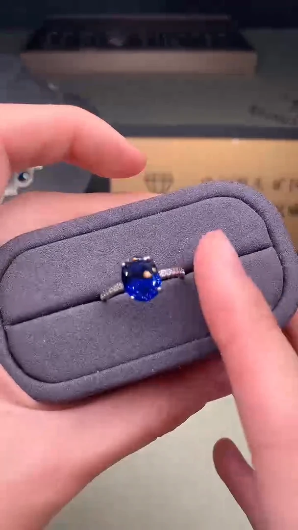 戒指蓝宝石银S925镶嵌........