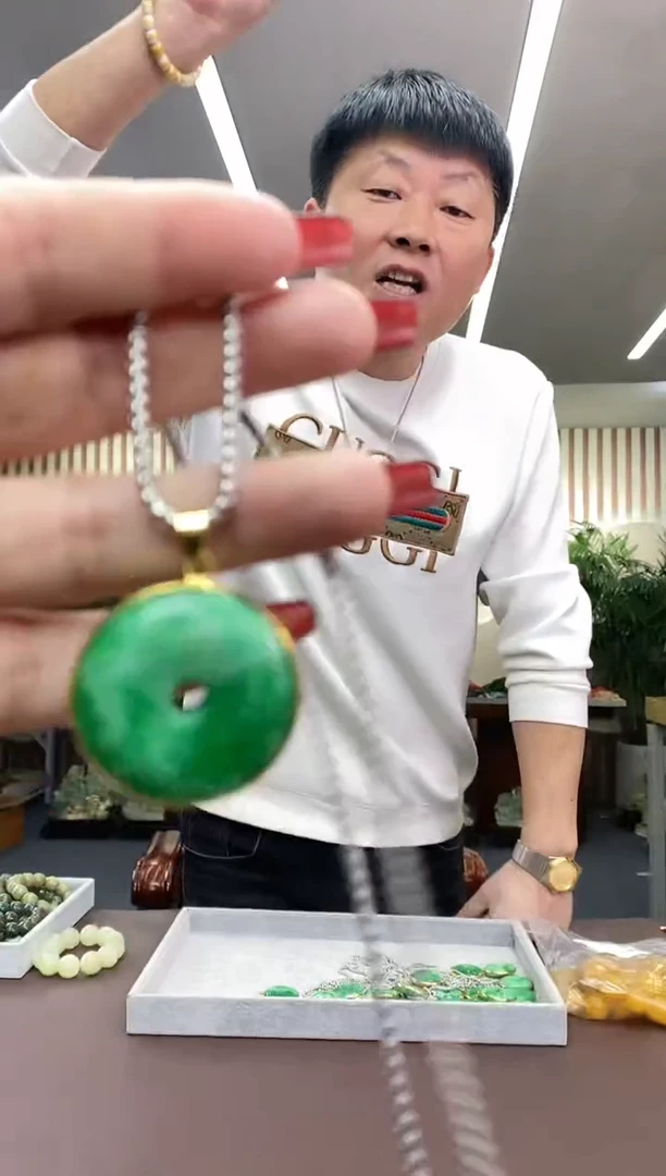 【闪购商品】翡翠颈饰未镶嵌扣