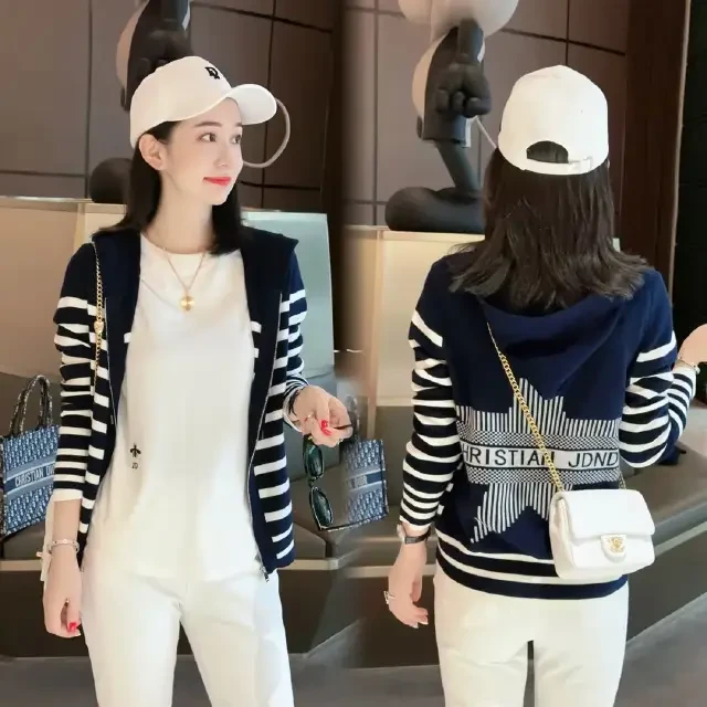 JDND轩羽【特定条纹】气质时尚条纹连帽袖洋气针织开衫外套XY25371