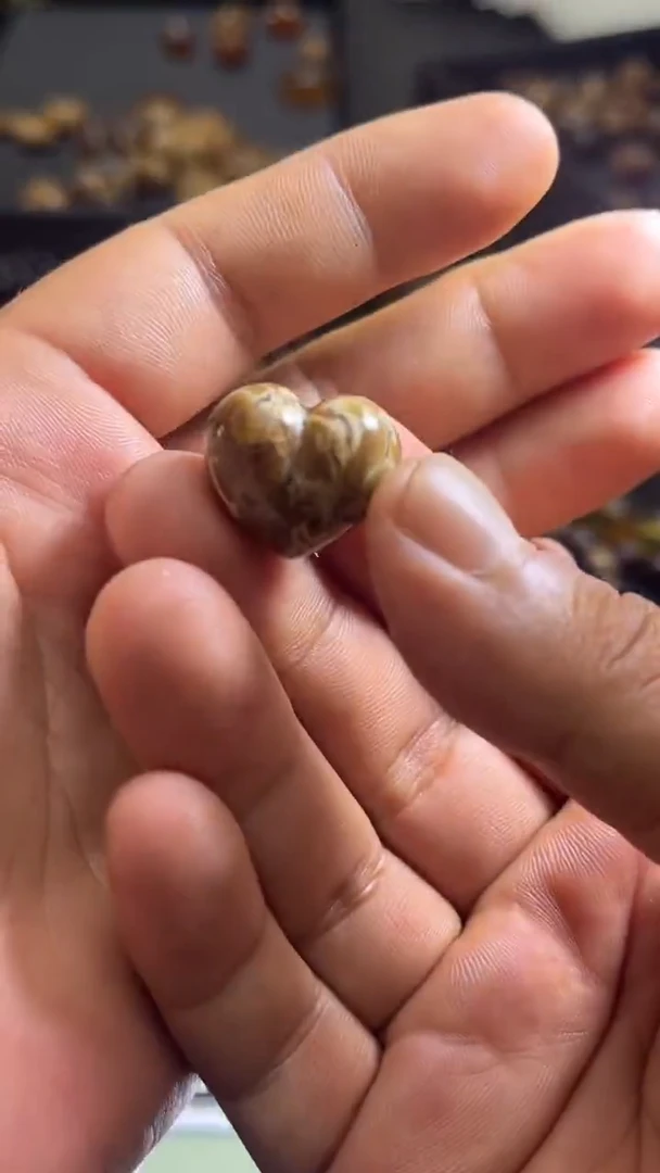 裸石琥珀未镶嵌25