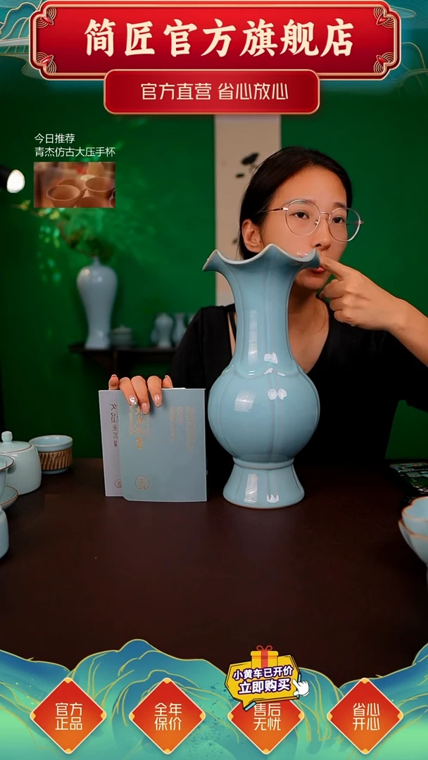一级玉松老师天青荷口瓶