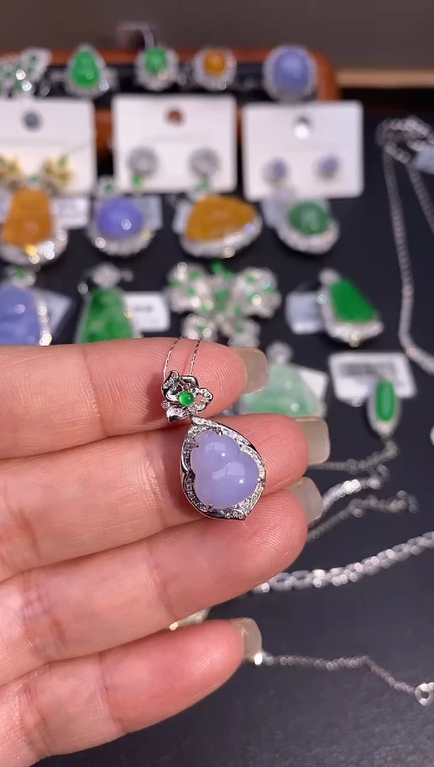 【闪购商品】翡翠吊坠(不含链)18K金镶嵌吊坠