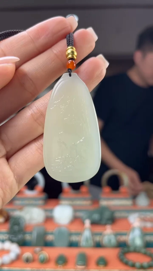 颈饰未镶嵌和田玉佩佩