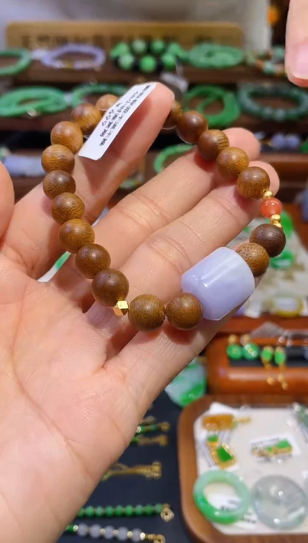颈饰未镶嵌翡翠手串