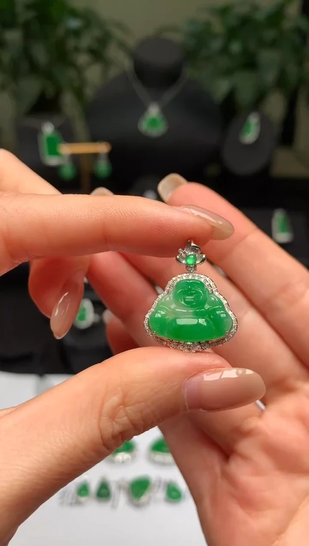 颈饰18K金镶嵌翡翠佛公