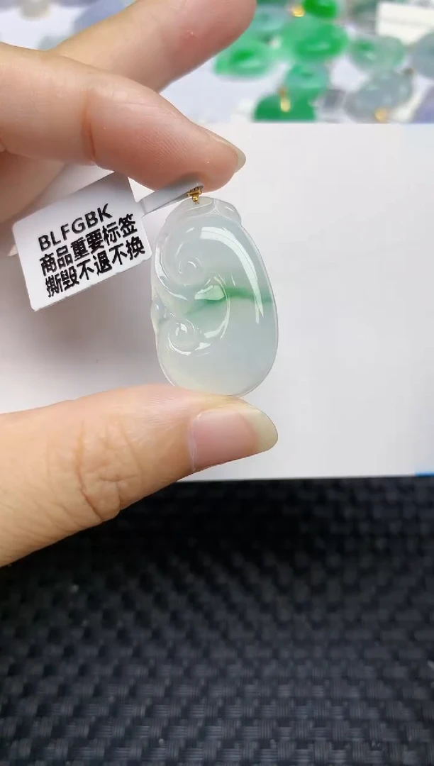 翡翠18K金镶嵌颈饰天然A货翡翠