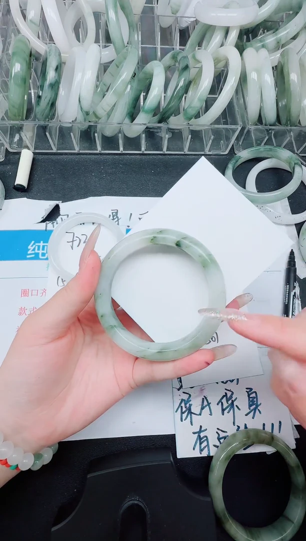未镶嵌手镯石英质玉724/55.6