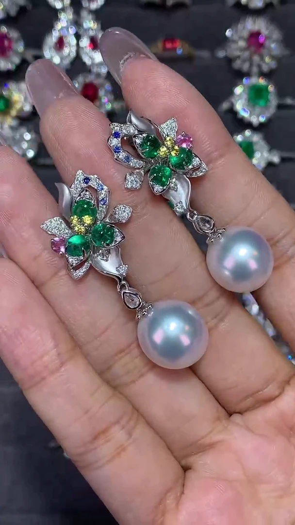 18K金镶嵌耳饰祖母绿2.31CT