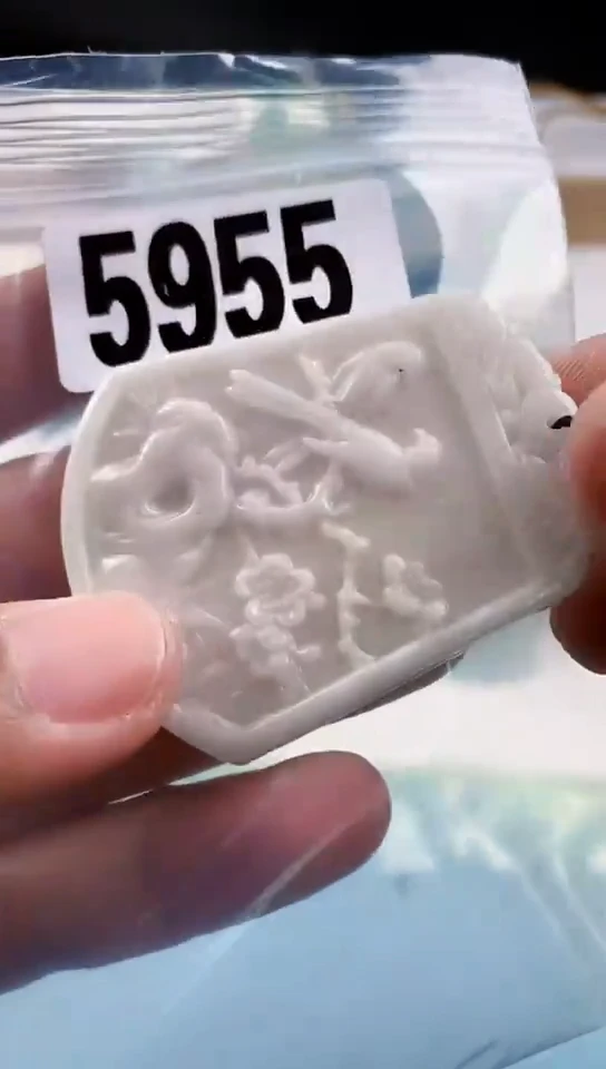 【闪购商品】翡翠挂件未镶嵌天然翡翠吊坠挂件