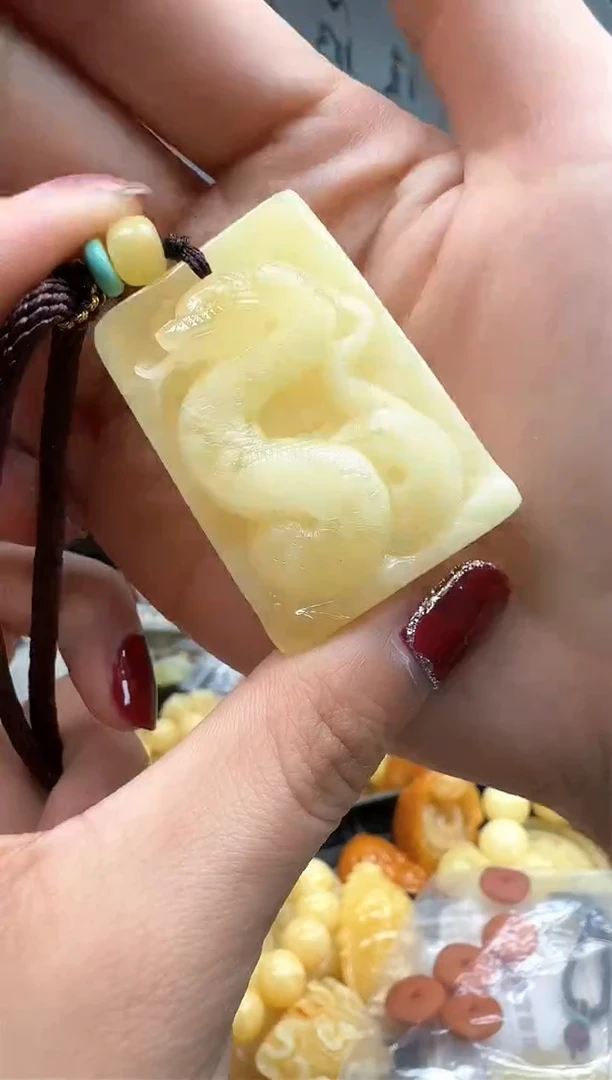 【闪购商品】琥珀裸石未镶嵌挂坠