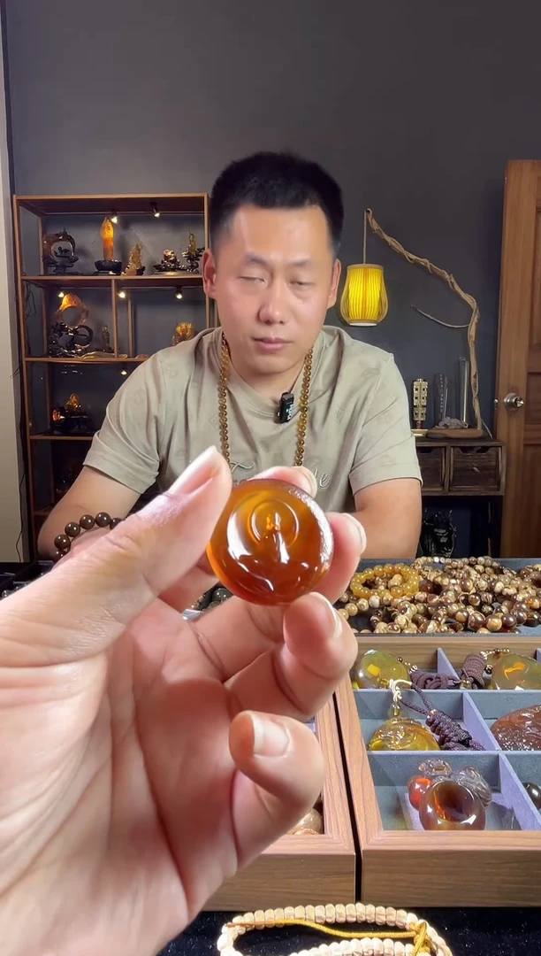 琥珀颈饰未镶嵌天然缅甸琥珀 全品金棕双色精雕花开见佛吊坠