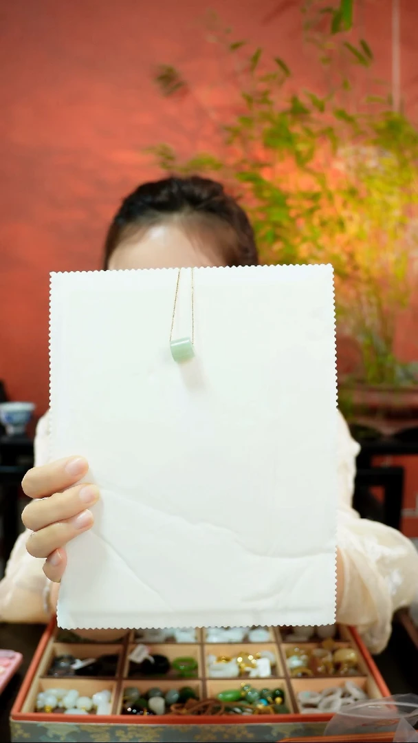 颈饰未镶嵌和田玉精致吊坠