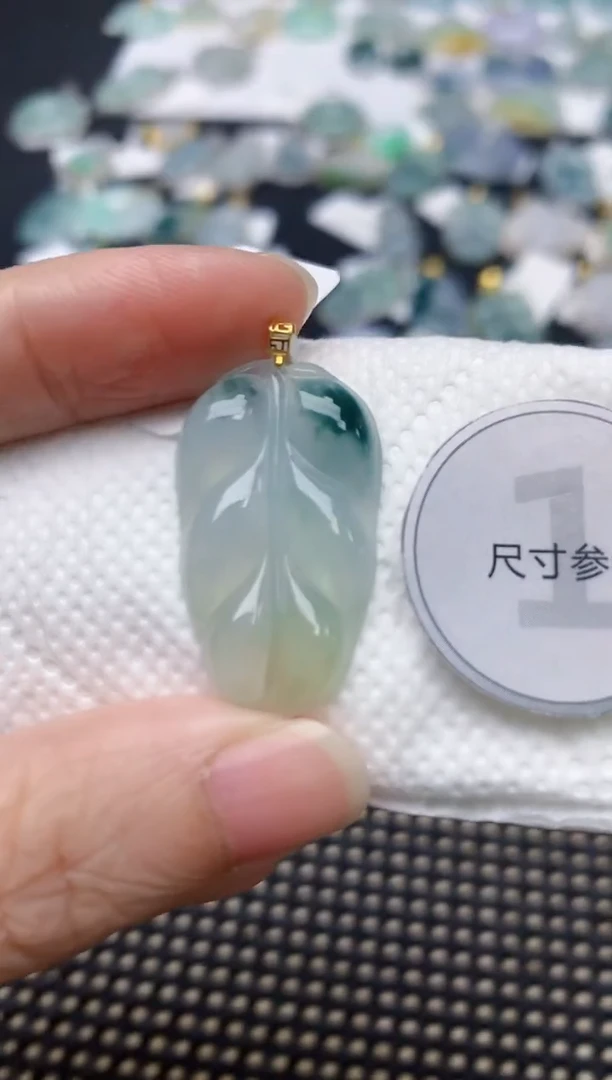 颈饰18K金镶嵌翡翠天然缅甸A货翡翠