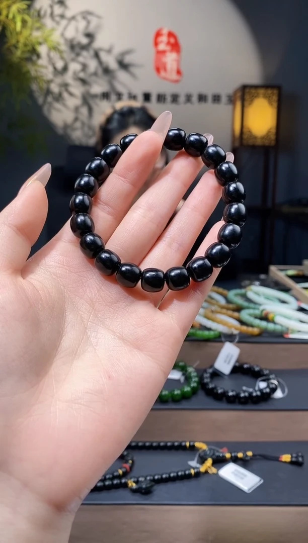 【闪购商品】和田玉1未镶嵌10mm黑青老型手串
