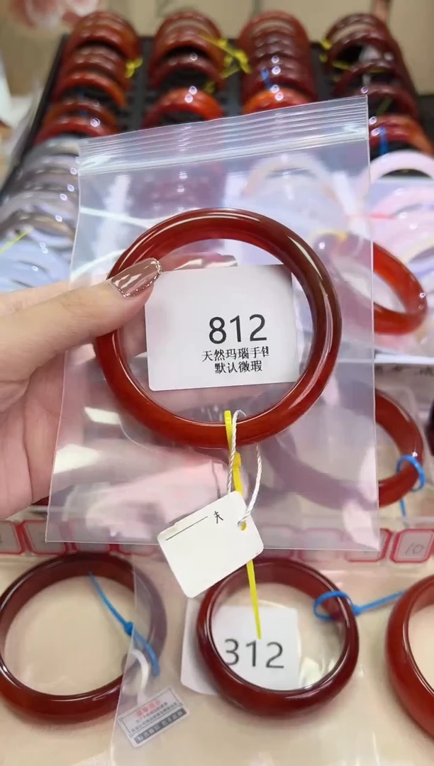 玛瑙/玉髓手镯未镶嵌62圈口*812