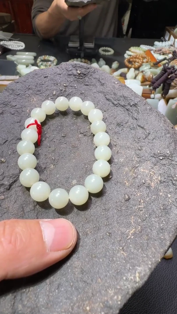 颈饰未镶嵌和田玉手串