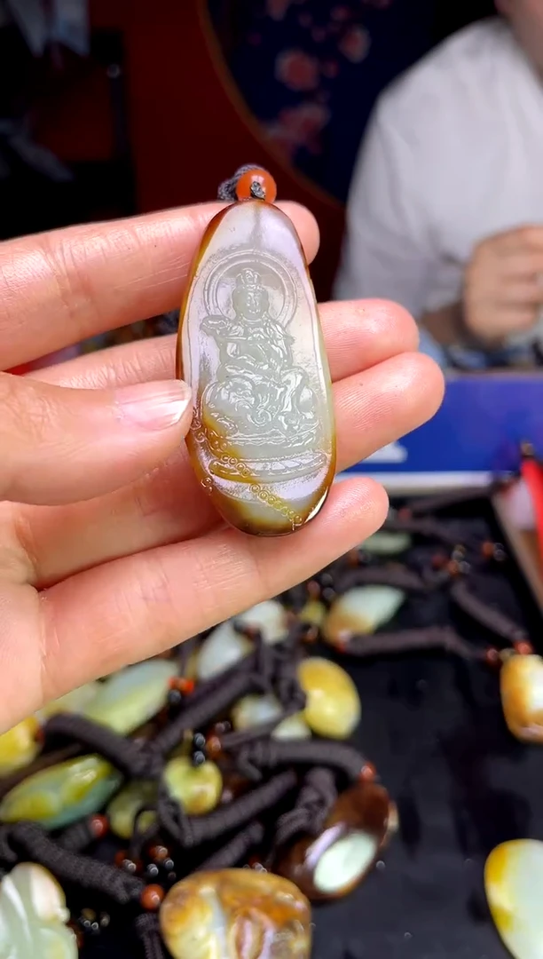 和田玉未镶嵌颈饰1