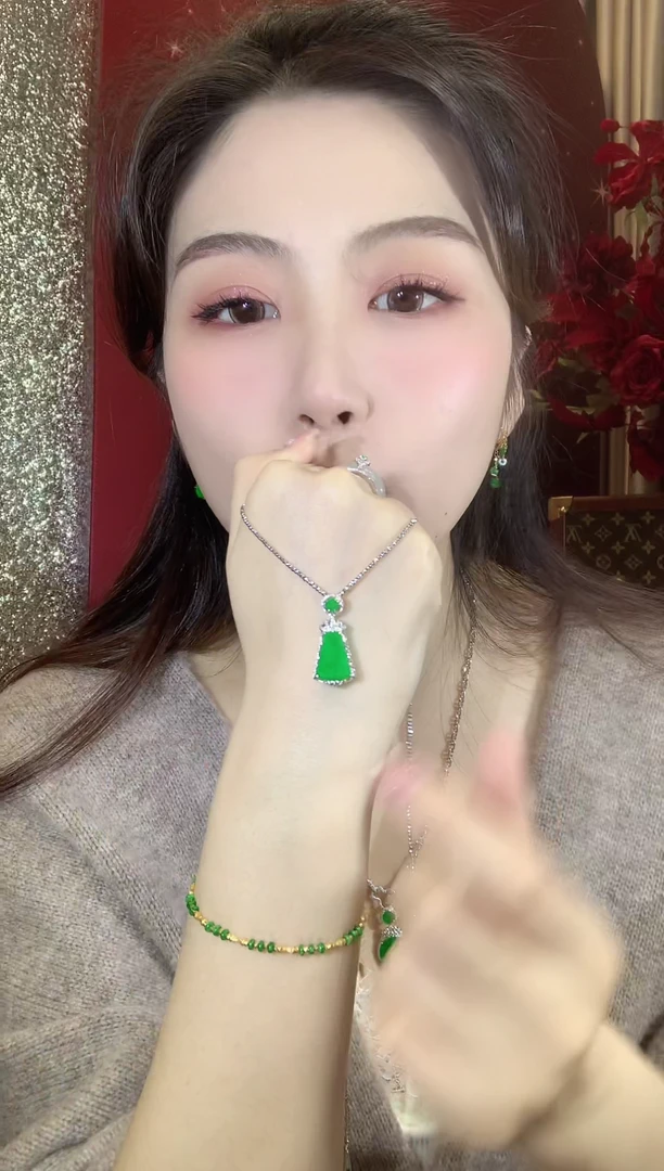 吊坠(不含链)18K金镶嵌翡翠A22翡翠多样性发一件