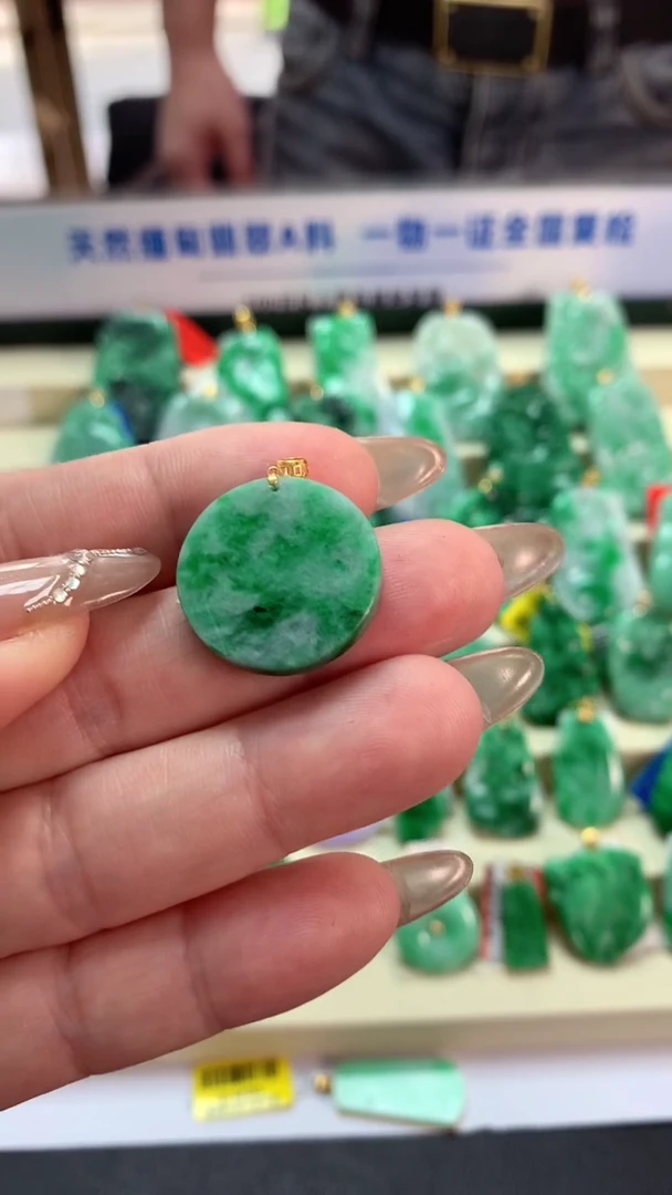 【闪购商品】翡翠吊坠(不含链)18K金镶嵌挂件