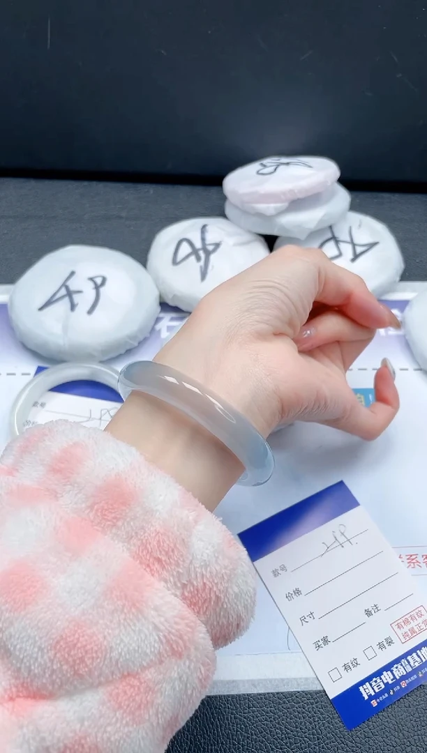 【闪购商品】石英质玉手镯未镶嵌 10J299-56