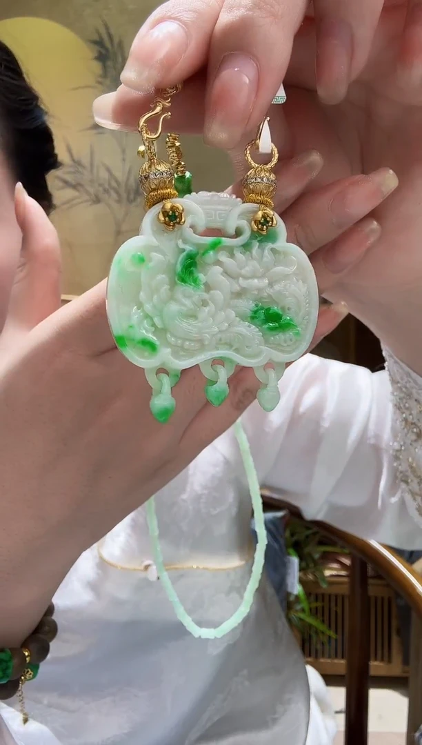 颈饰未镶嵌翡翠吊坠