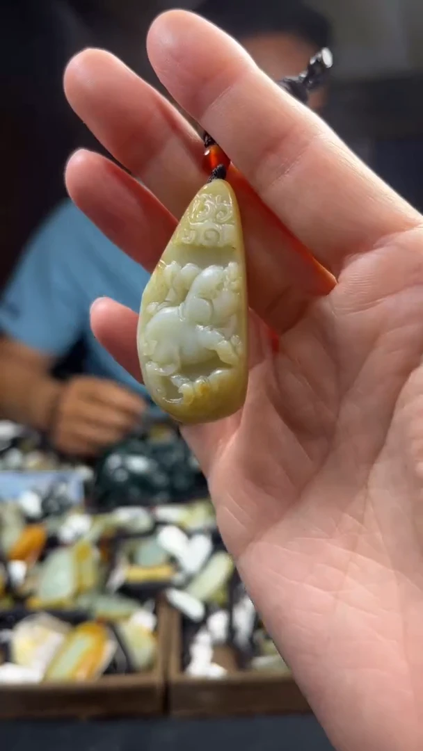 和田玉未镶嵌颈饰·