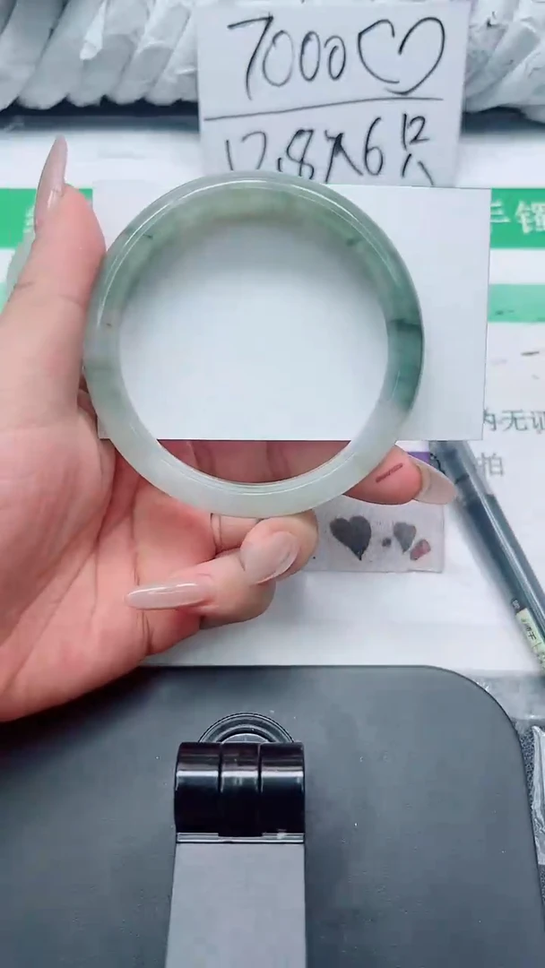 石英质玉手镯未镶嵌70-62.5