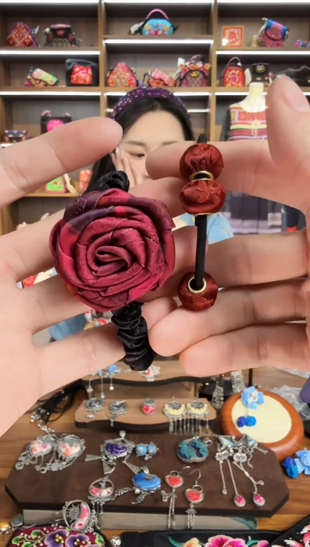 【闪购商品】织绣234蒙阿苏苗绣传承