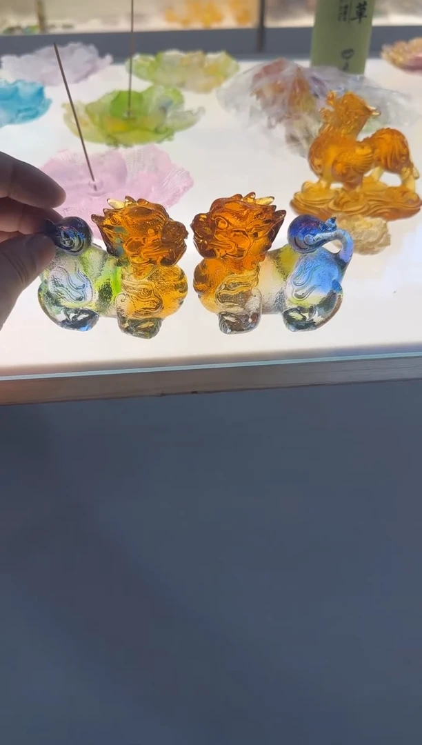 手工艺品琉璃彩色小麒麟一对7厘米