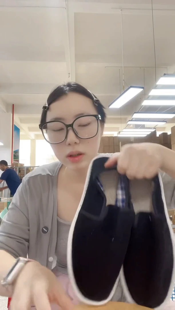 何航清仓款 黑色二棉鞋42码 55#