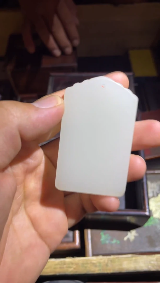 颈饰未镶嵌和田玉白 平安牌 1件