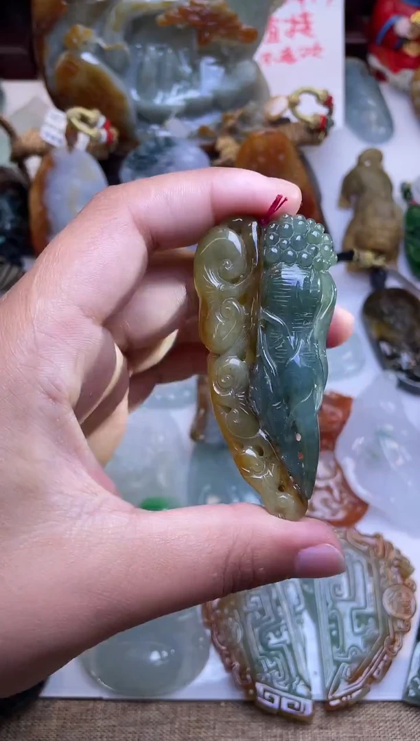 颈饰未镶嵌翡翠人参