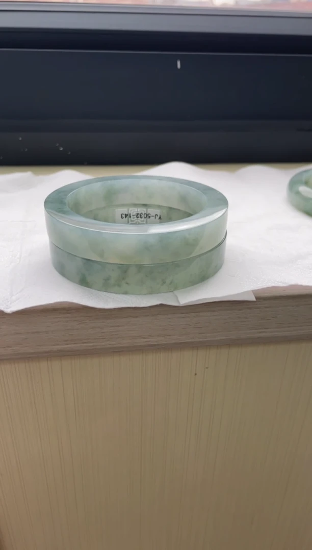 定制翡翠手镯未镶嵌榴***?手镯多样性发1件