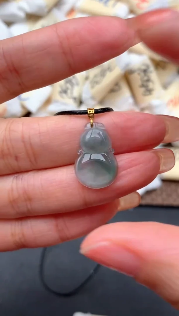 18K金镶嵌挂件翡翠1