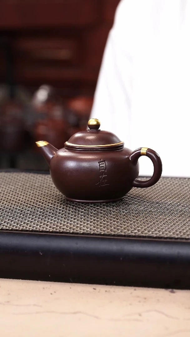 茶壶紫砂四号井茄皮紫泥描金自在水平140cc