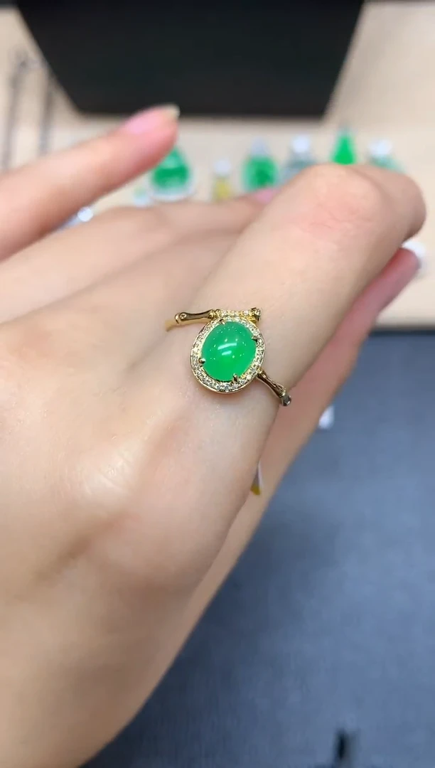 18K金镶嵌戒指翡翠蛋面【无服务费