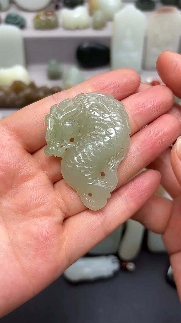 和田玉未镶嵌颈饰.